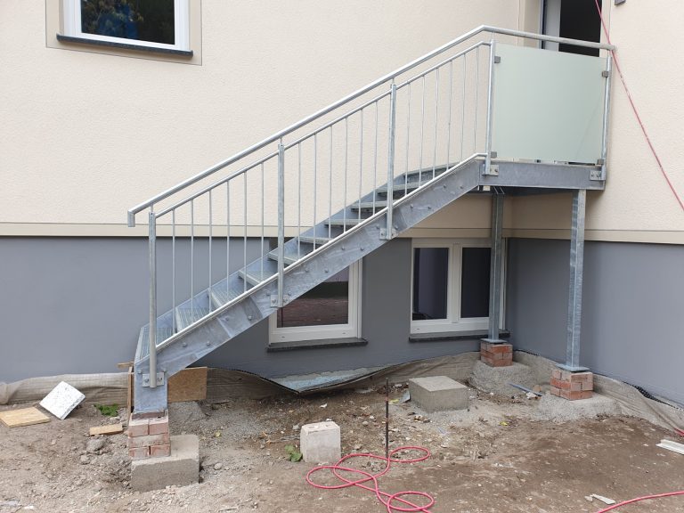 Stahlstab und Glasgeländer