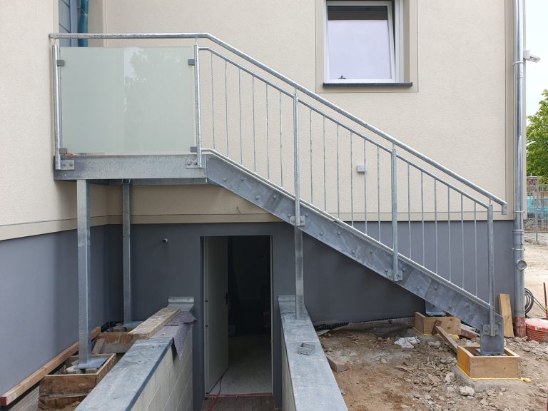 Stahlstab und Glasgeländer