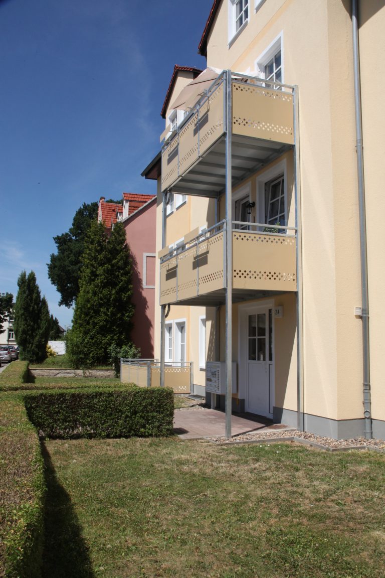 Stahlgeländer mit Alublechen