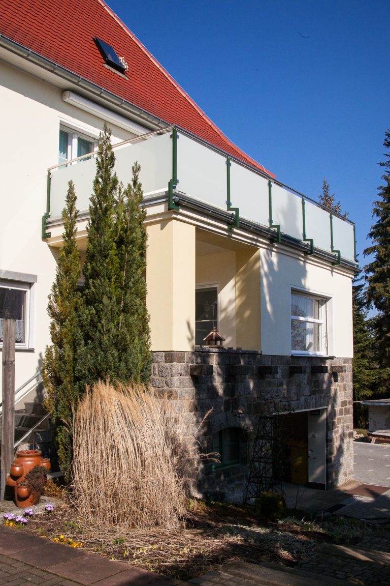 Stahl- Milchglas Geländer