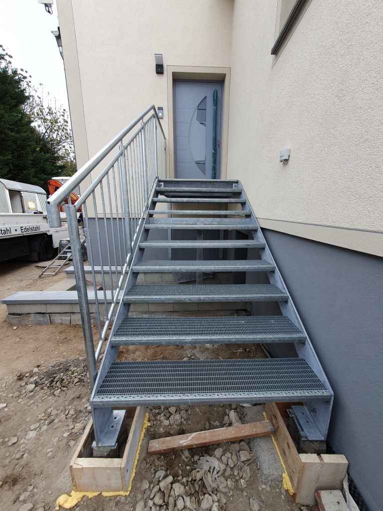 Stahlstab und Glasgeländer